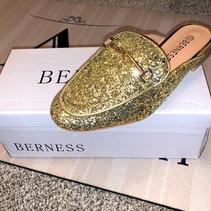 Gold stylish Loafers by Bernese! Brand NEW sz-7.5